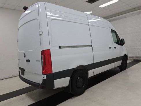 Used 2025 Mercedes-Benz Sprinter 2500 image 4