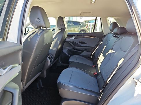 New 2026 Volkswagen Tiguan SE image 9