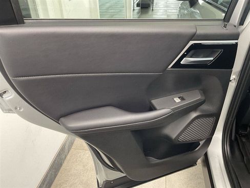 Used 2024 Mitsubishi Outlander SE AWD/4WD image 11