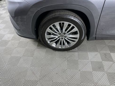 Used 2023 Toyota Highlander Platinum image 34