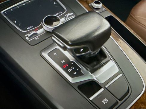 Used 2018 Audi Q5 2.0T Premium Plus w/ Premium Plus Package image 17