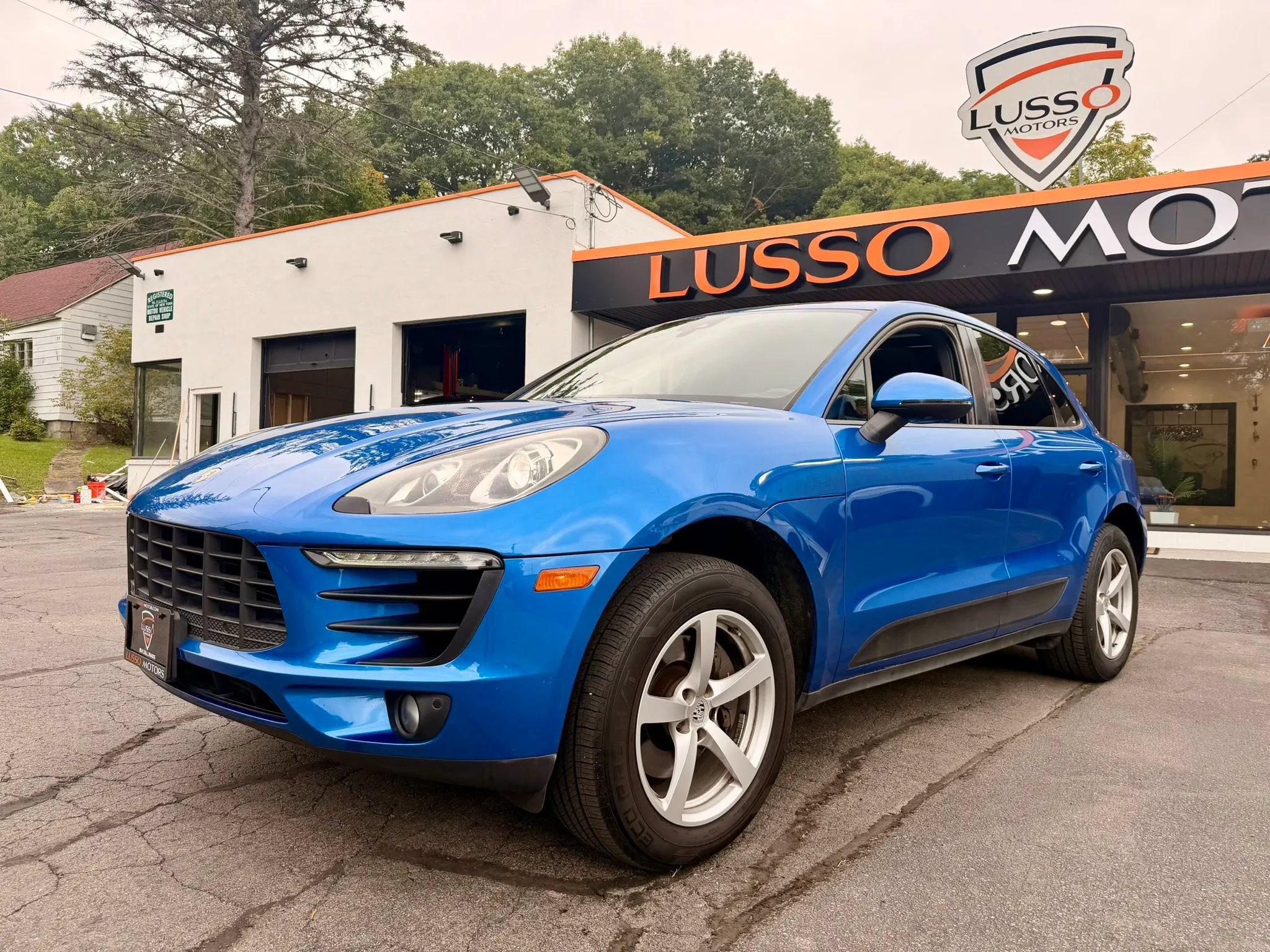 Used 2017 Porsche Macan AWD/4WD image 3