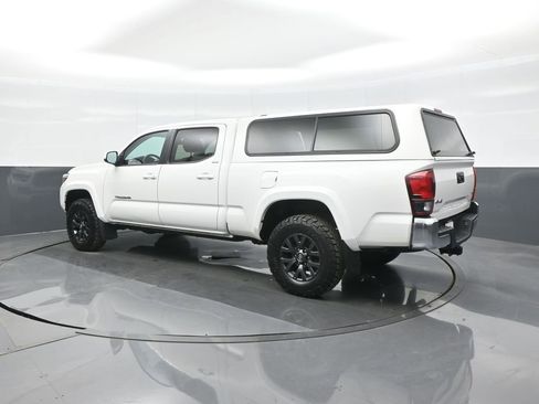 Certified 2022 Toyota Tacoma SR5 AWD/4WD image 5