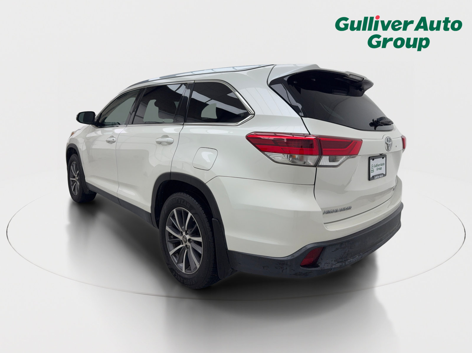 Used 2019 Toyota Highlander XLE AWD/4WD image 4