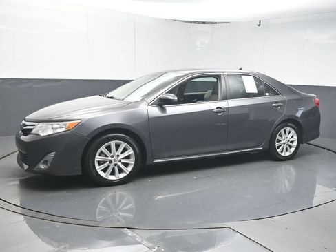 Used 2013 Toyota Camry XLE w/ Leather Pkg FWD image 4