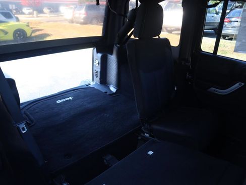 Used 2014 Jeep Wrangler Unlimited Rubicon w/ Connectivity Group AWD/4WD image 47