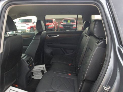 Used 2024 Volkswagen Atlas SE image 27