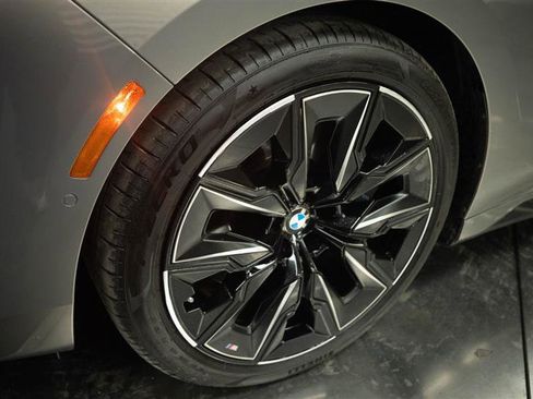 Used 2023 BMW 760i xDrive AWD/4WD image 4
