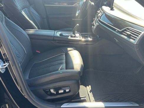 Used 2018 BMW 750i xDrive image 28
