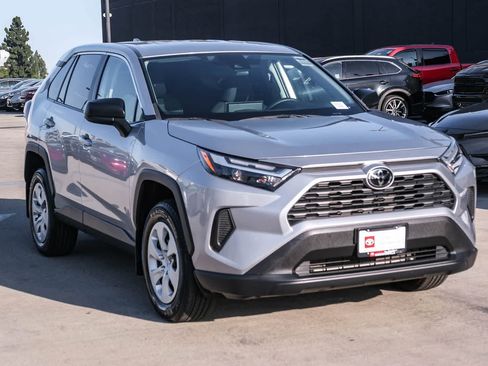 Used 2024 Toyota RAV4 LE AWD/4WD image 3