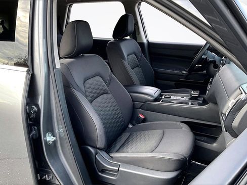 Used 2024 Nissan Pathfinder S image 26