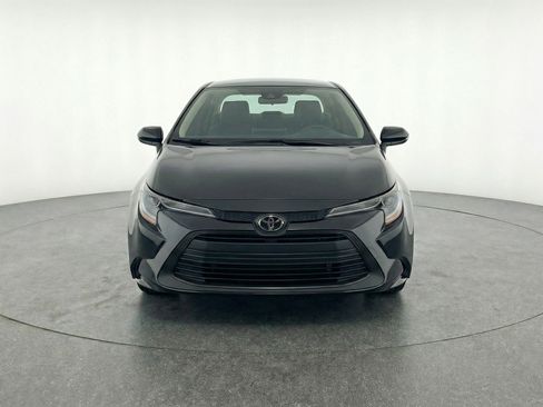 Used 2025 Toyota Corolla LE FWD image 2