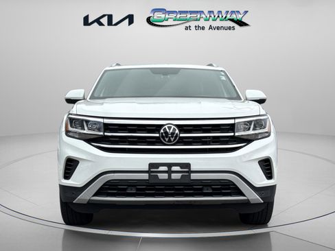 Used 2020 Volkswagen Atlas Cross Sport SE w/ Panoramic Sunroof Package image 2