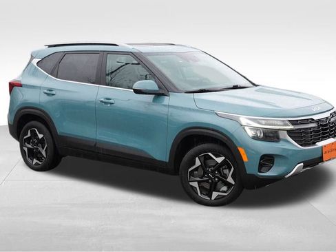 Certified 2024 Kia Seltos EX image 3