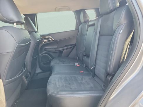 Used 2022 Mitsubishi Outlander SE image 22