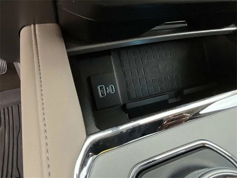 Used 2020 Ford Expedition XLT w/ Equipment Group 202A image 33