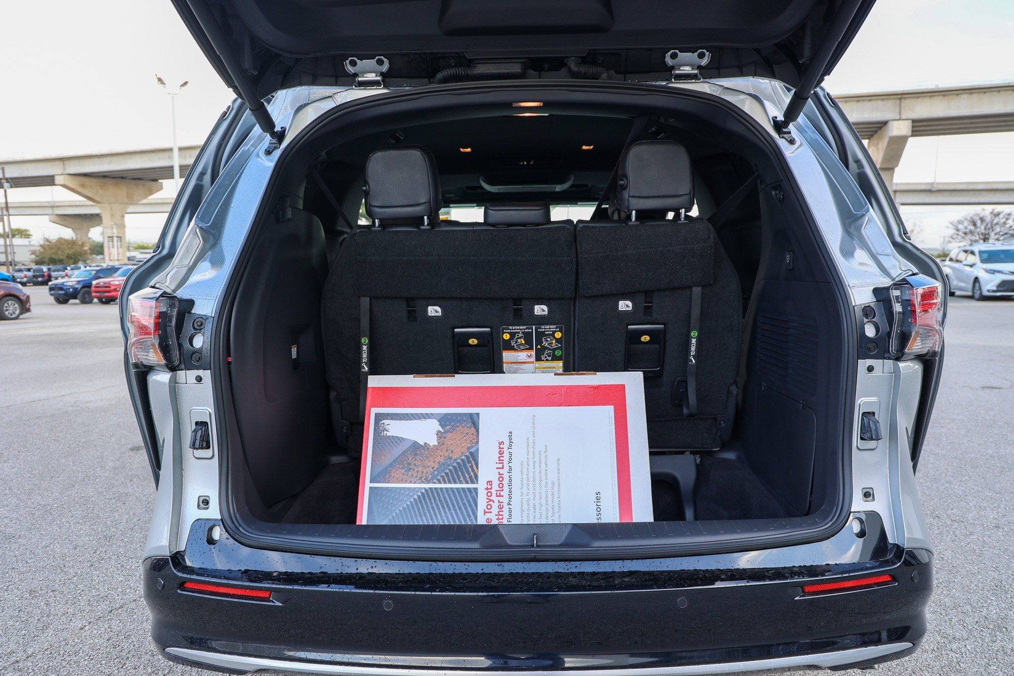 Certified 2025 Toyota Sienna Platinum FWD image 38