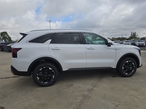 New 2026 Kia Sorento S image 9
