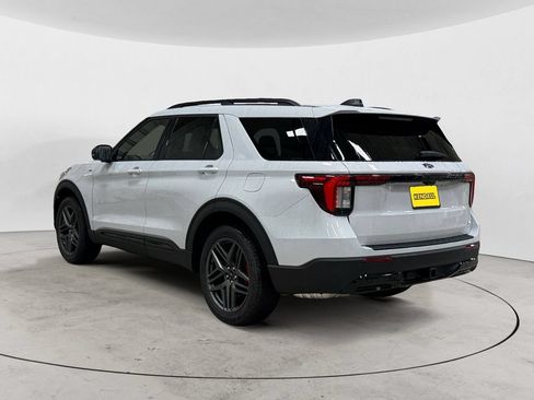 Used 2026 Ford Explorer ST-Line w/ ST-Line Street Pack AWD/4WD image 3