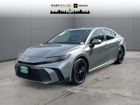 Certified 2025 Toyota Camry SE image 1