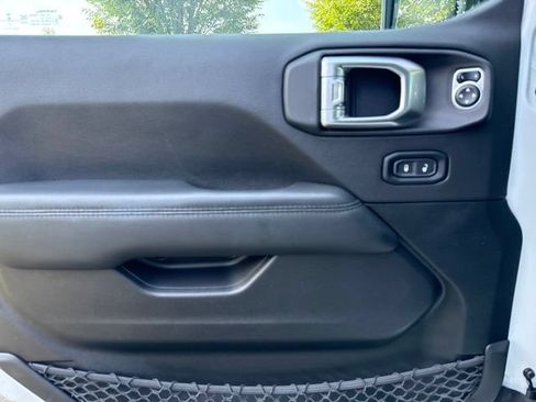 Used 2020 Jeep Wrangler Unlimited Sahara AWD/4WD image 46