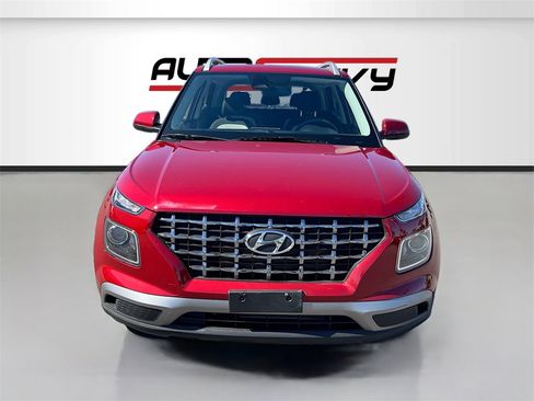Used 2025 Hyundai Venue SEL image 2