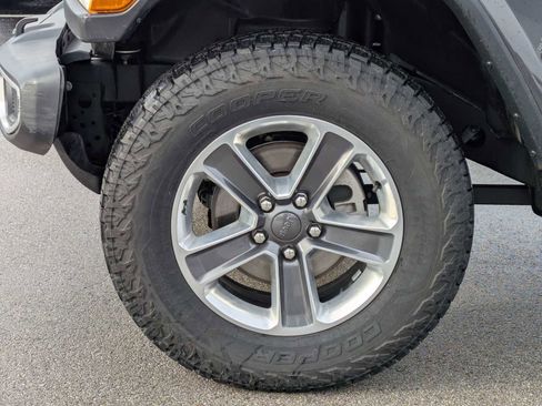 Used 2019 Jeep Wrangler Unlimited Sahara image 13