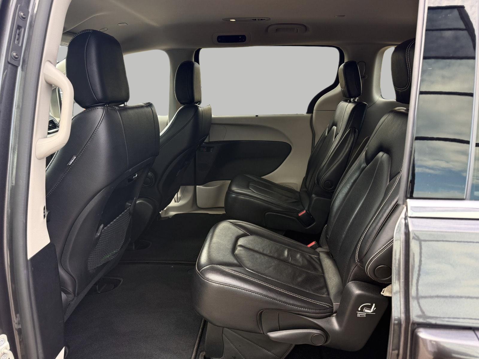 Used 2022 Chrysler Pacifica Touring-L AWD/4WD image 25