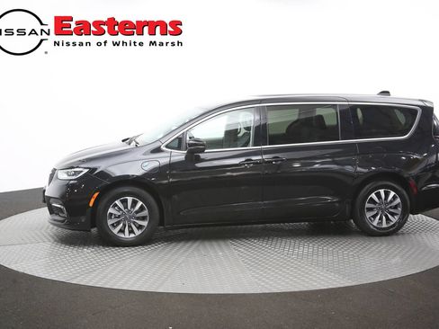 Used 2023 Chrysler Pacifica Touring-L FWD image 61