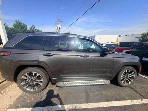 Used 2023 Jeep Grand Cherokee Overland AWD/4WD image 10
