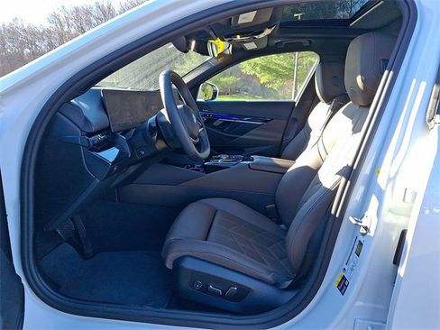 Used 2025 BMW i5 xDrive40 w/ Premium Package image 14