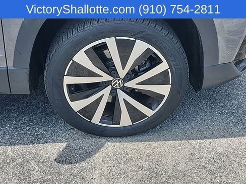 Used 2022 Volkswagen Taos SE FWD image 30