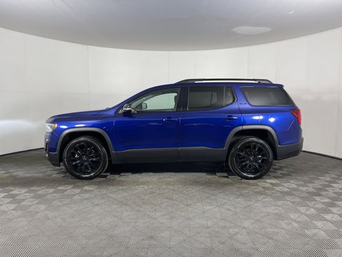 Used 2023 GMC Acadia SLE w/ Driver Convenience Package image 3