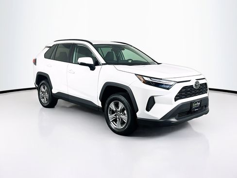 Used 2025 Toyota RAV4 XLE image 1