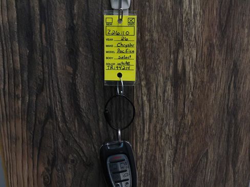 Used 2026 Chrysler Pacifica Select image 36