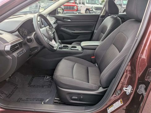 Used 2025 Nissan Altima 2.5 SV FWD image 18