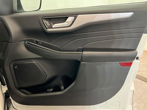 Used 2025 Ford Escape SE w/ PHEV Premium Package image 24