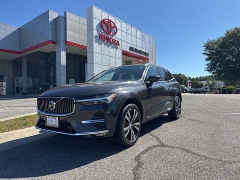 Used 2022 Volvo XC60 B5 Inscription w/ Advanced Package AWD/4WD image 2