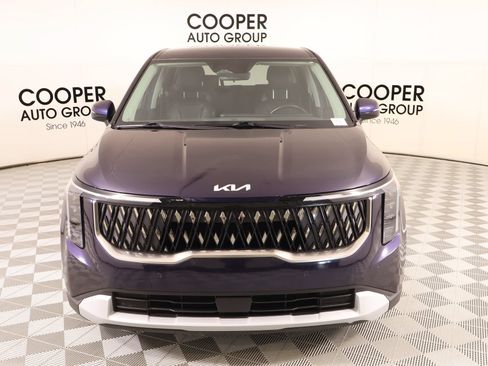 Used 2025 Kia Carnival FWD image 10