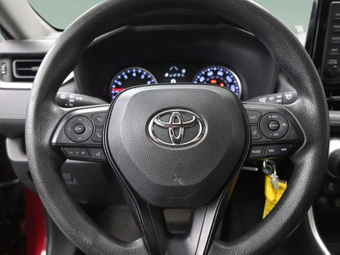 Used 2021 Toyota RAV4 LE image 27
