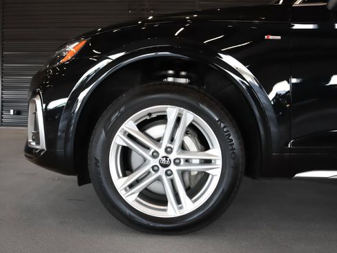 Used 2024 Audi Q5 e Premium w/ Convenience Package image 5