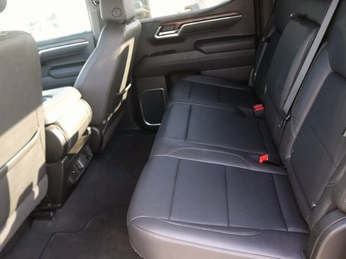 Used 2025 GMC Sierra 1500 SLT image 17