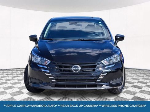 Used 2023 Nissan Versa SV image 2