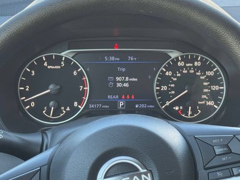 Used 2025 Nissan Altima 2.5 SV FWD image 41
