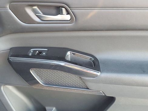 Used 2022 Nissan Pathfinder SV w/ SV Premium Package image 45