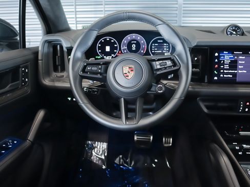 Certified 2025 Porsche Cayenne GTS AWD/4WD image 15