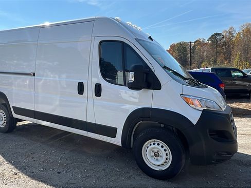 Used 2025 RAM ProMaster 2500 w/ Storage Group image 5