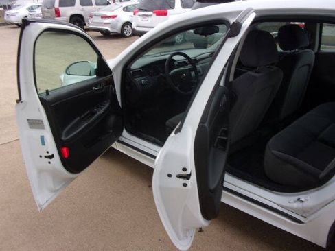 Used 2016 Chevrolet Impala LT FWD image 16
