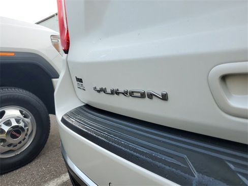 Used 2021 GMC Yukon XL Denali w/ Denali Premium Package image 7