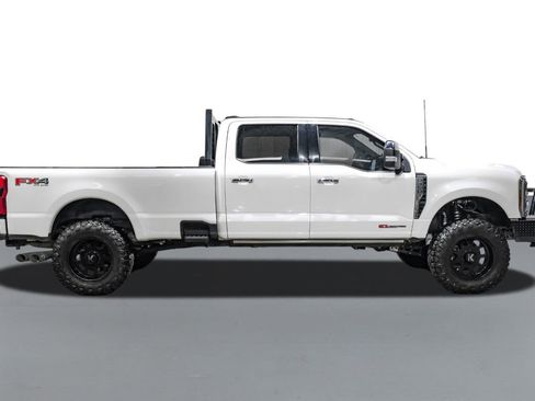 Used 2024 Ford F350 Platinum w/ FX4 Off-Road Package image 5
